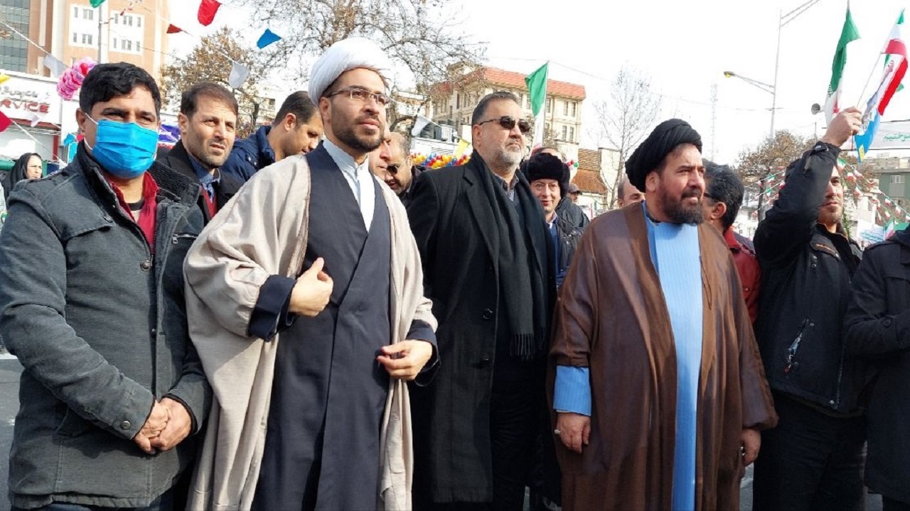 حضور پرشور مردم در راهپیمایی ۲۲ بهمن حمایت تمام قد از نظام و ولایت است