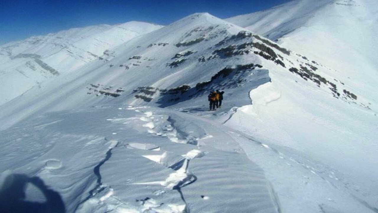 کوهنوردان افغانستانی به قله چین کلاغ صعود کردند + فیلم