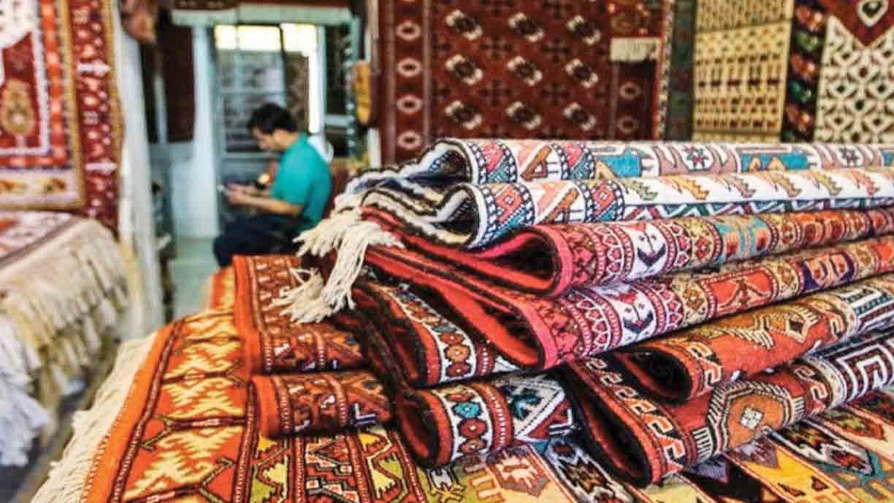 اخذ مجوز صادرات فرش و صنایع دستی از خراسان جنوبی