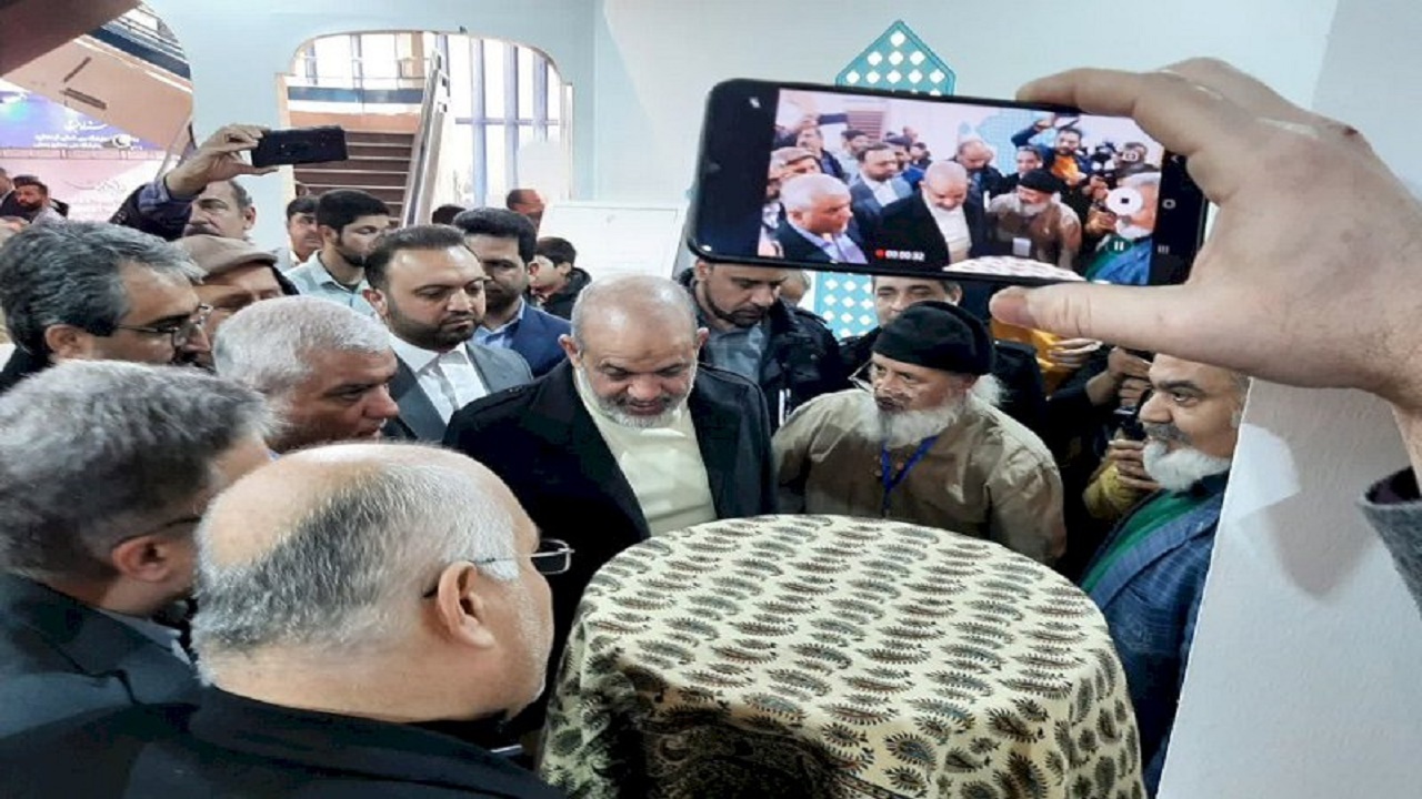 رونمایی از بزرگ‌ترین سفال قرآنی ایران اثر هنرمند قمی