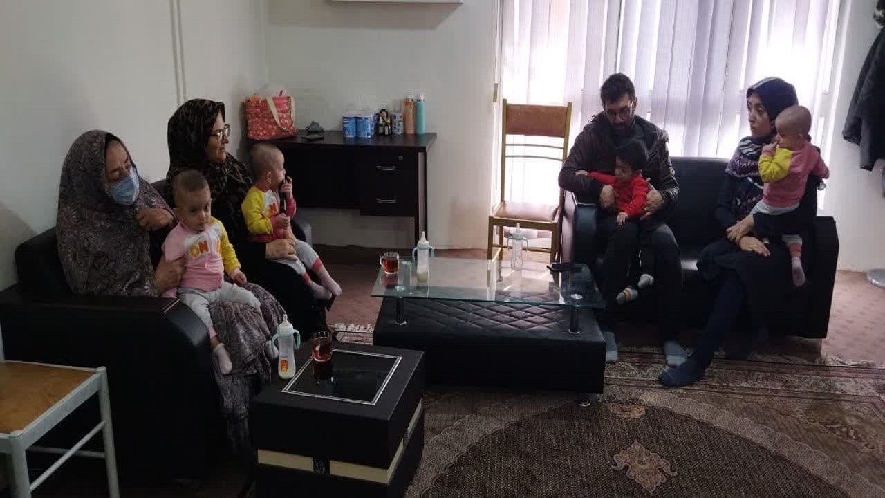اسکان خانواده چهار قلو‌های زلزله زده خویی در ارومیه