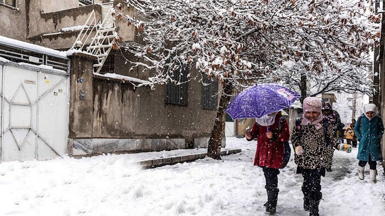 مدارس تهران دوشنبه دیرتر باز می‌شوند