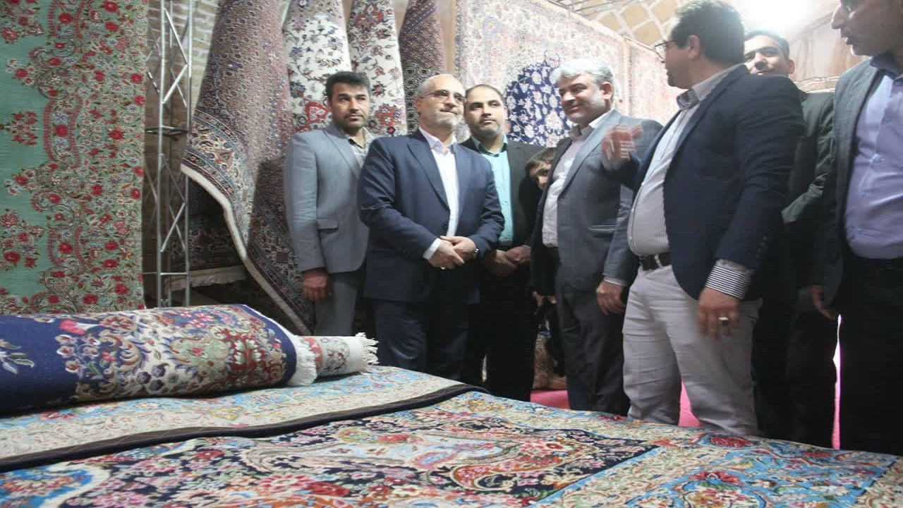 بافندگی در باغ موزه فرش کرمان محور کار است