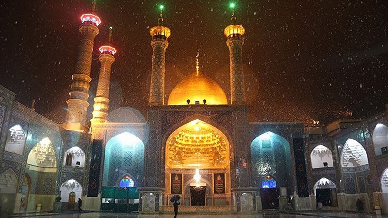 بارش برف در حرم حضرت معصومه (س) + فیلم