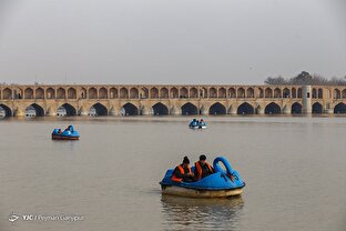 جاری شدن آب در زاینده رود شاهرگ حیاتی اصفهان