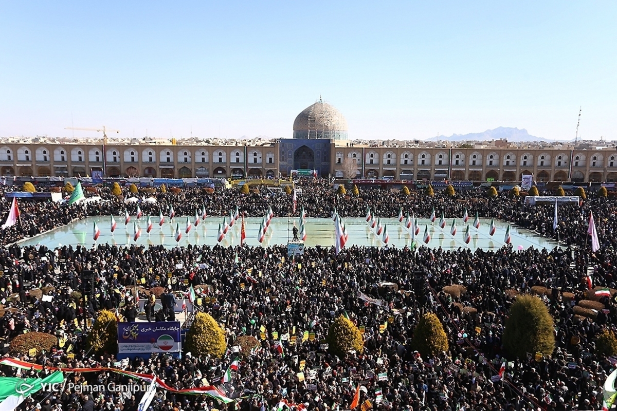 جاری شدن آب در زاینده رود شاهرگ حیاتی اصفهان