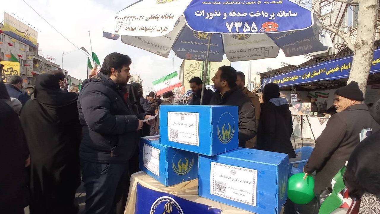کمک ۶۲۰ میلیون تومانی مردم استان تهران به زلزله‌زدگان خوی در راهپیمایی ۲۲ بهمن