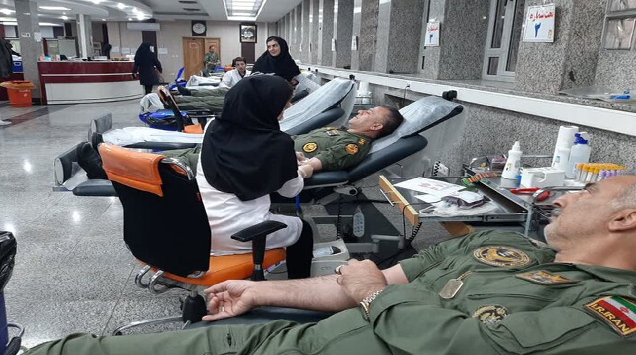 خلبانان اصفهان، خون اهدا کردند