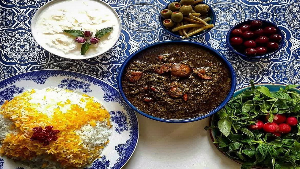 قورمه سبزی غذایی ایرانی و تاریخی با قدمتی پنج هزار ساله و دارای خواص بی نظیر برای سلامتی