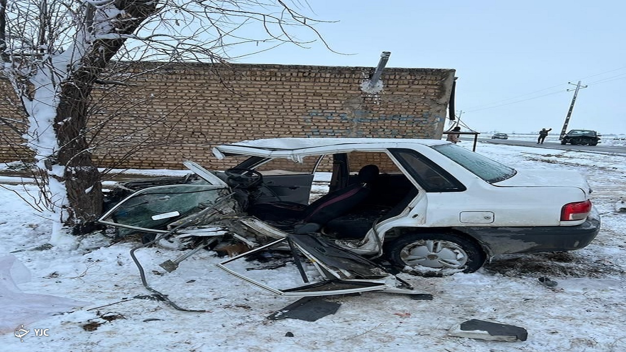 تصادف خودرو با درخت، جان راننده را گرفت
