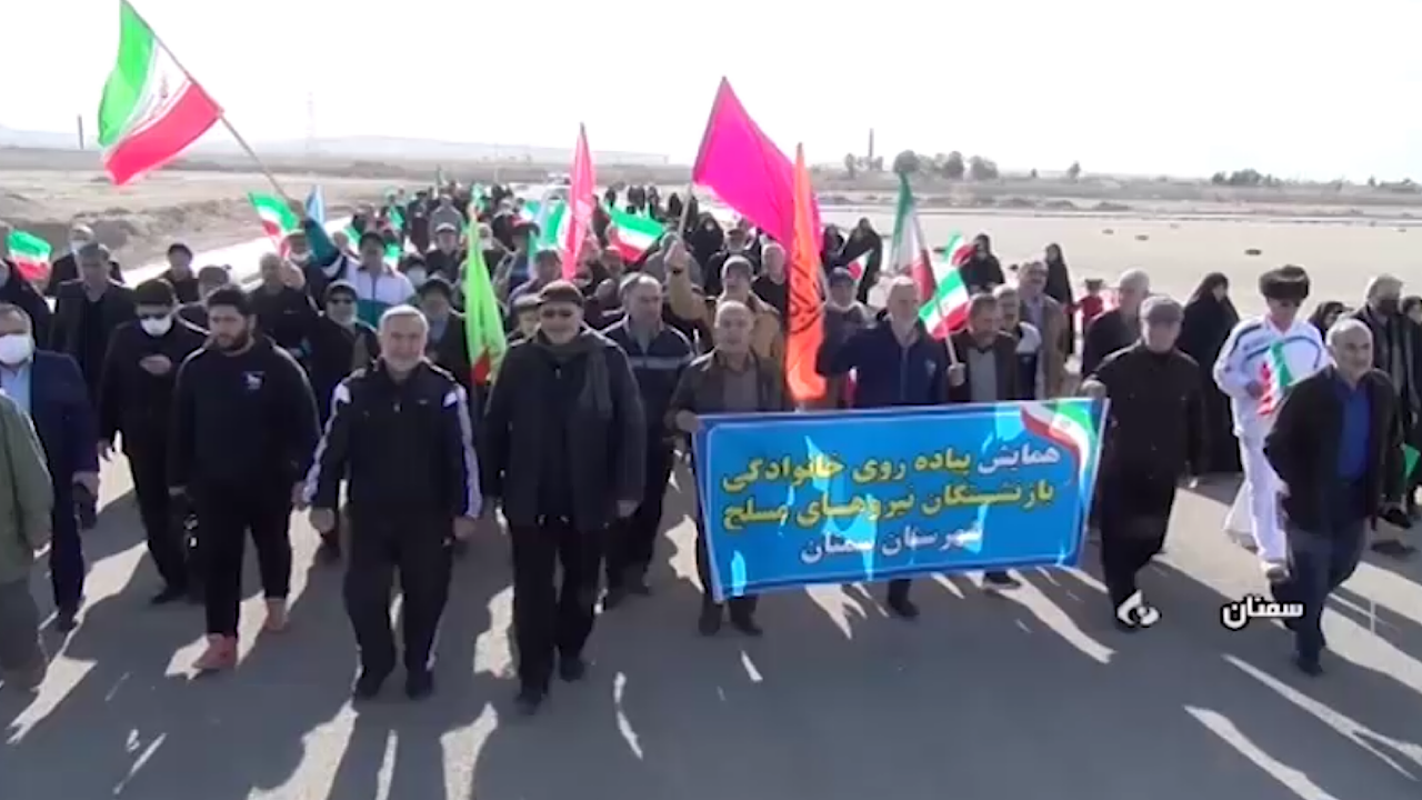 پیاده روی خانوادگی بازنشستگان در سمنان