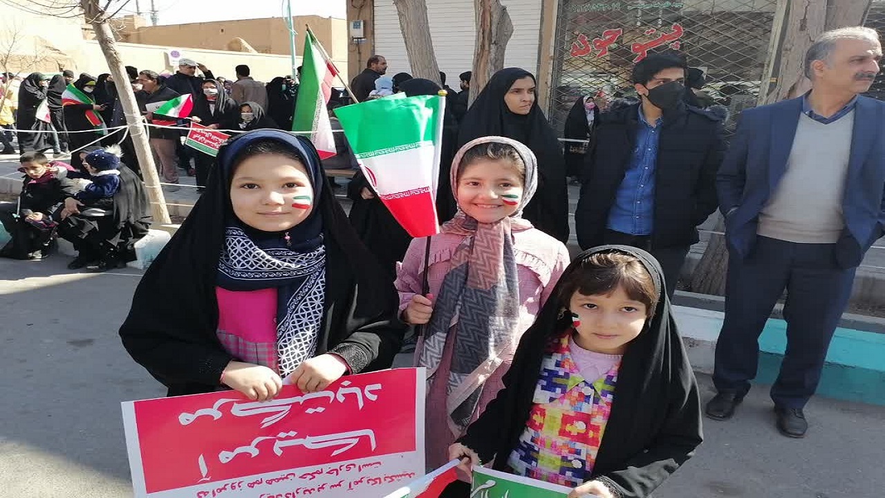 حضور دهه هشتادی‌ها و نودی‌های یزدی در راهپیمایی باشکوه ۲۲ بهمن+فیلم