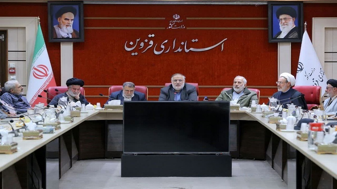دیدار استاندار قزوین با جمعی از معتمدان