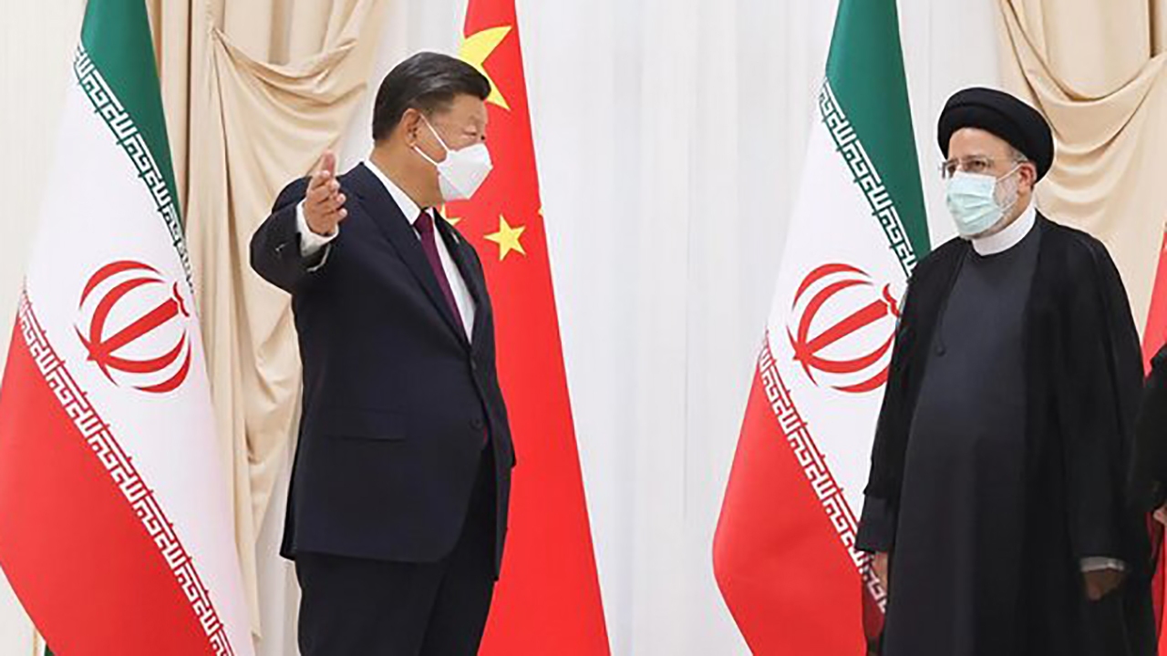شعرخوانی و خوشامدگویی دانشجویان چینی به رئیسی به زبان فارسی + فیلم