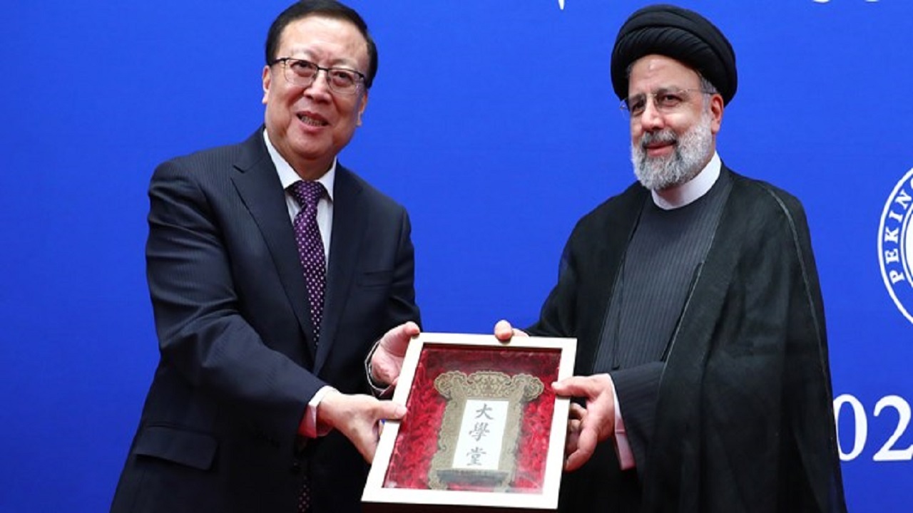 اعطای عنوان استاد افتخاری دانشگاه پکن به رئیسی