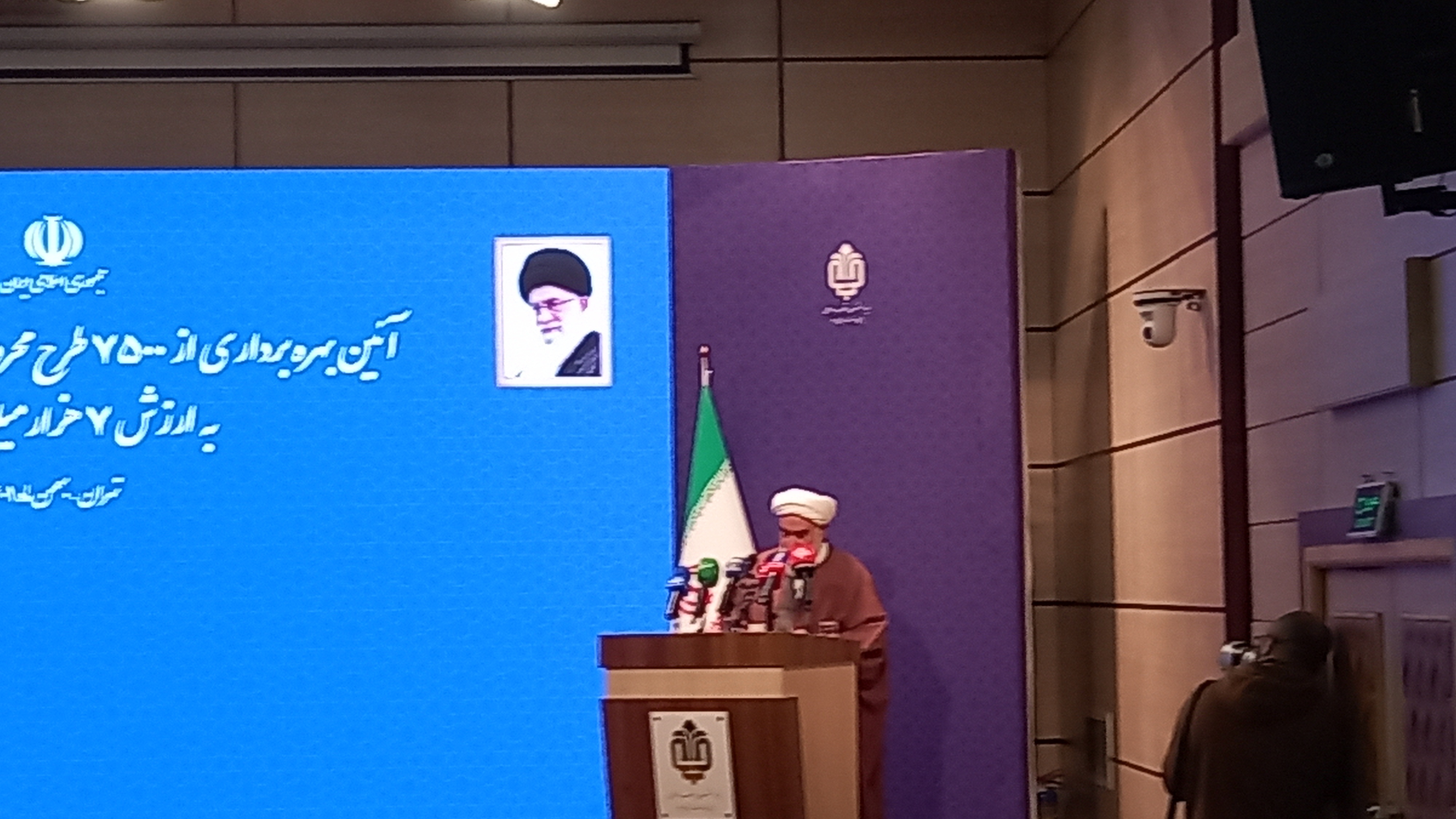 ساخت راه آهن و سدسازی باید در کشور ادامه داشته باشد