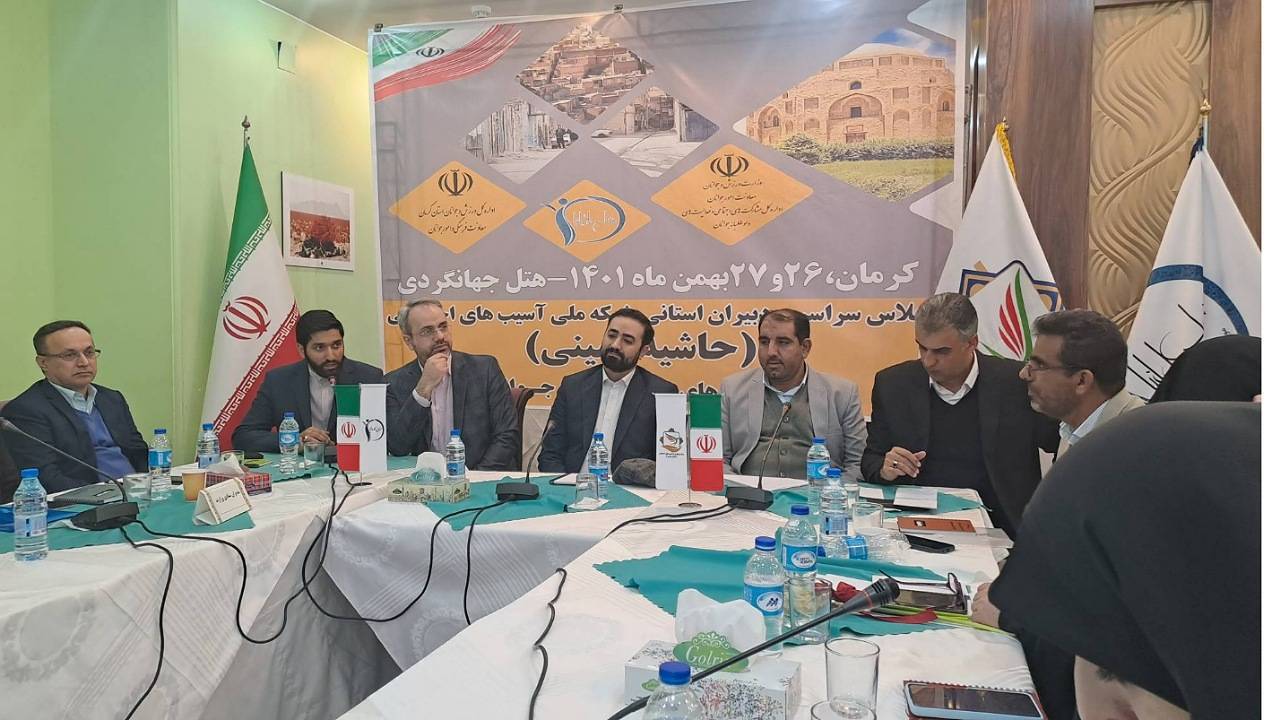 باید کنشگری را از کف جامعه آغاز کنیم