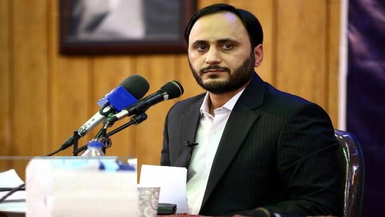 وزیر بهداشت برای بررسی مسمومیت‌های دانش آموزان عازم قم شد