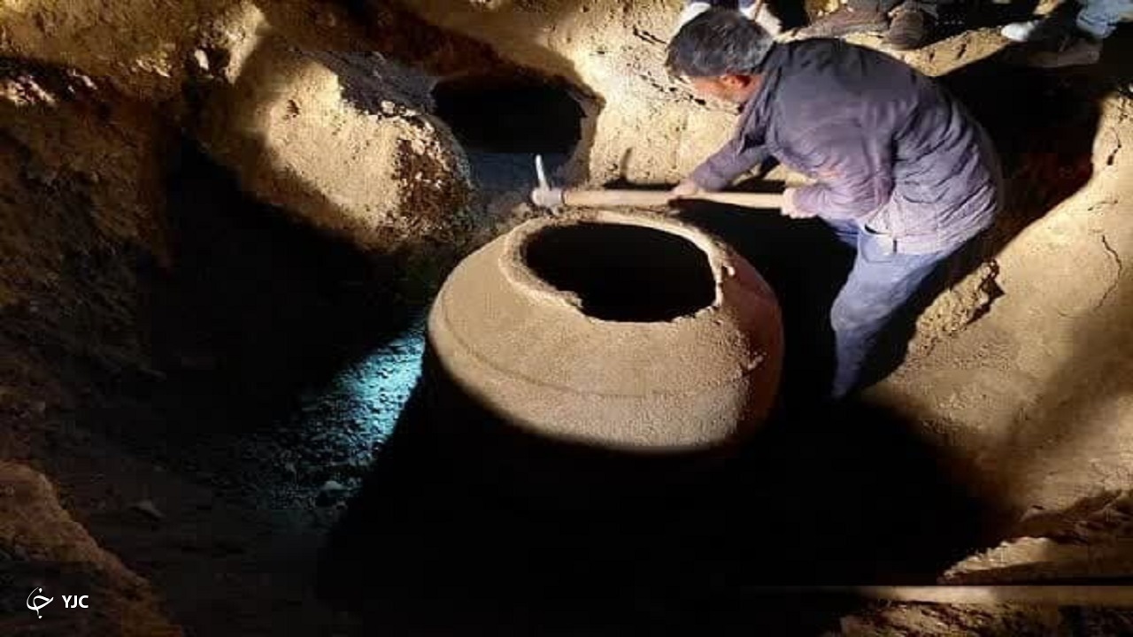 کشف خمره ۲۳۰۰ ساله اشکانی در ارومیه+فیلم