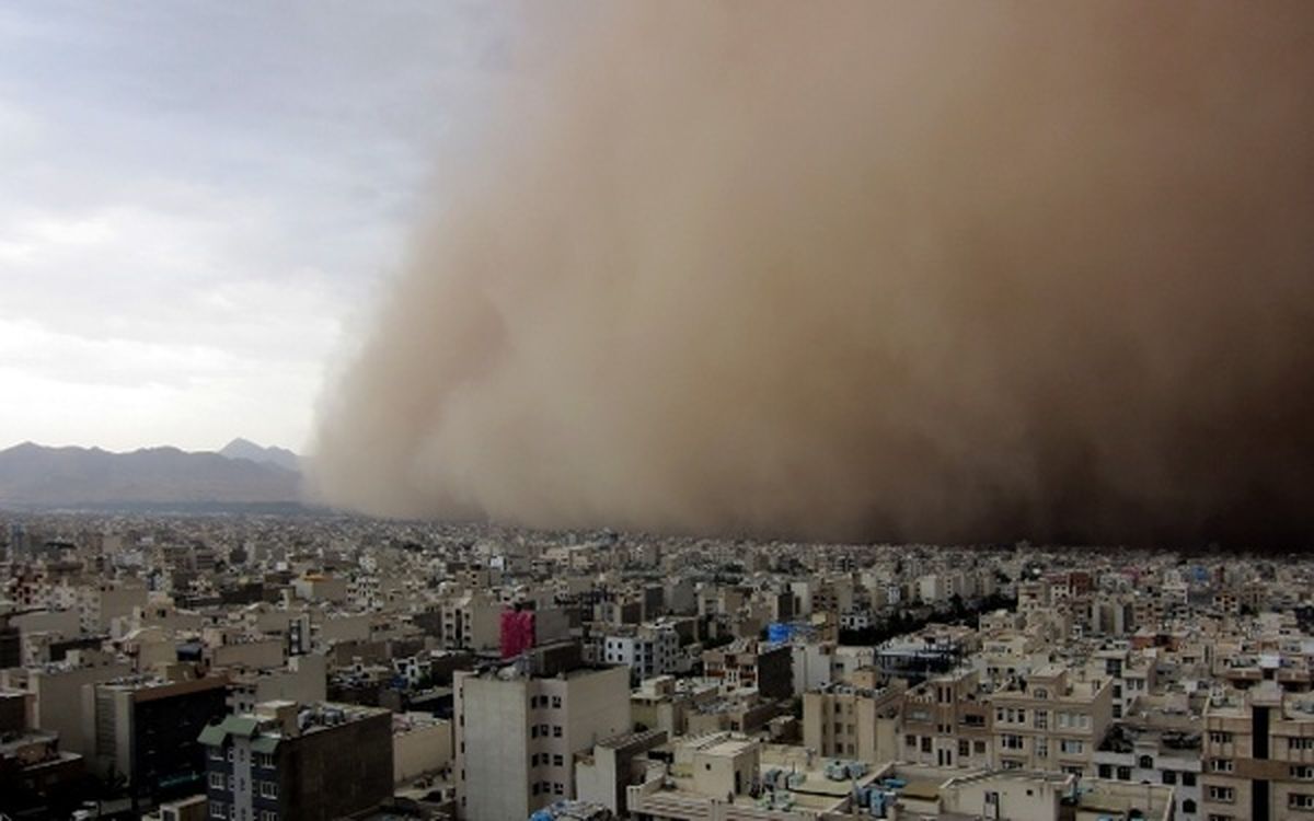 طوفان با سرعت ۱۰۰ کیلومتر بر ساعت برخی نقاط استان یزد را درنوردید+تصویر