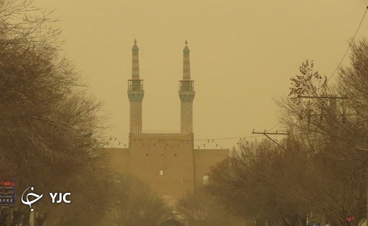 طوفان با سرعت ۱۰۰ کیلومتر بر ساعت برخی نقاط استان یزد را درنوردید