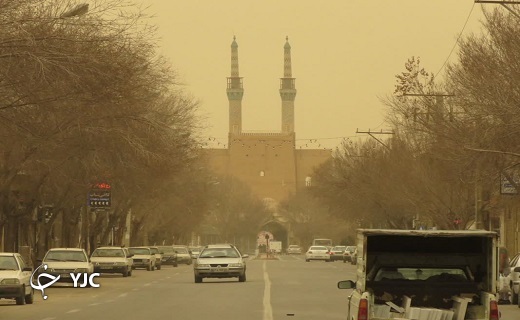 طوفان با سرعت ۱۰۰ کیلومتر بر ساعت برخی نقاط استان یزد را درنوردید