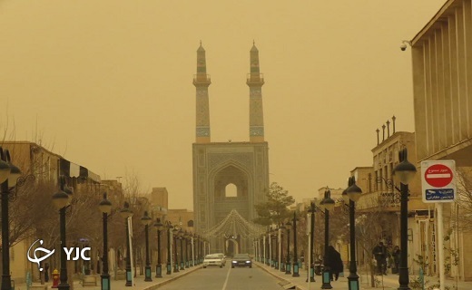 طوفان با سرعت ۱۰۰ کیلومتر بر ساعت برخی نقاط استان یزد را درنوردید
