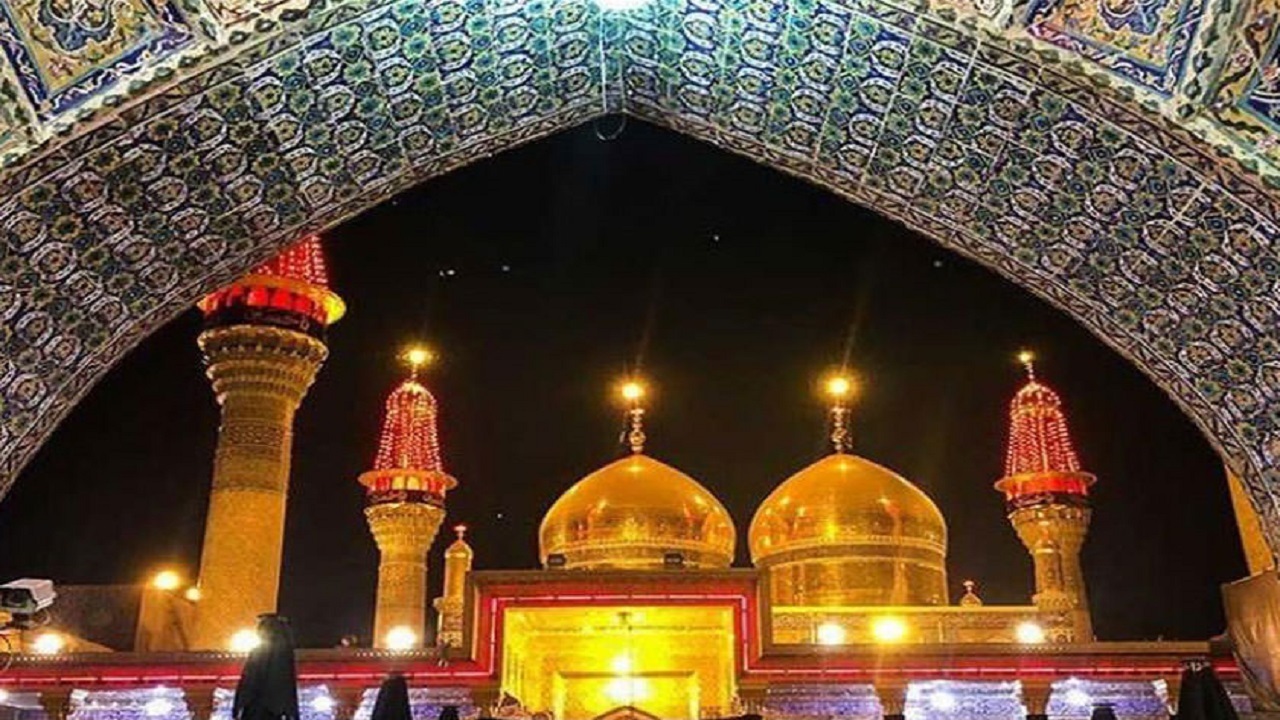 لحظه شست و شوی حرم کاظمین برای شهادت امام موسی کاظم (ع)