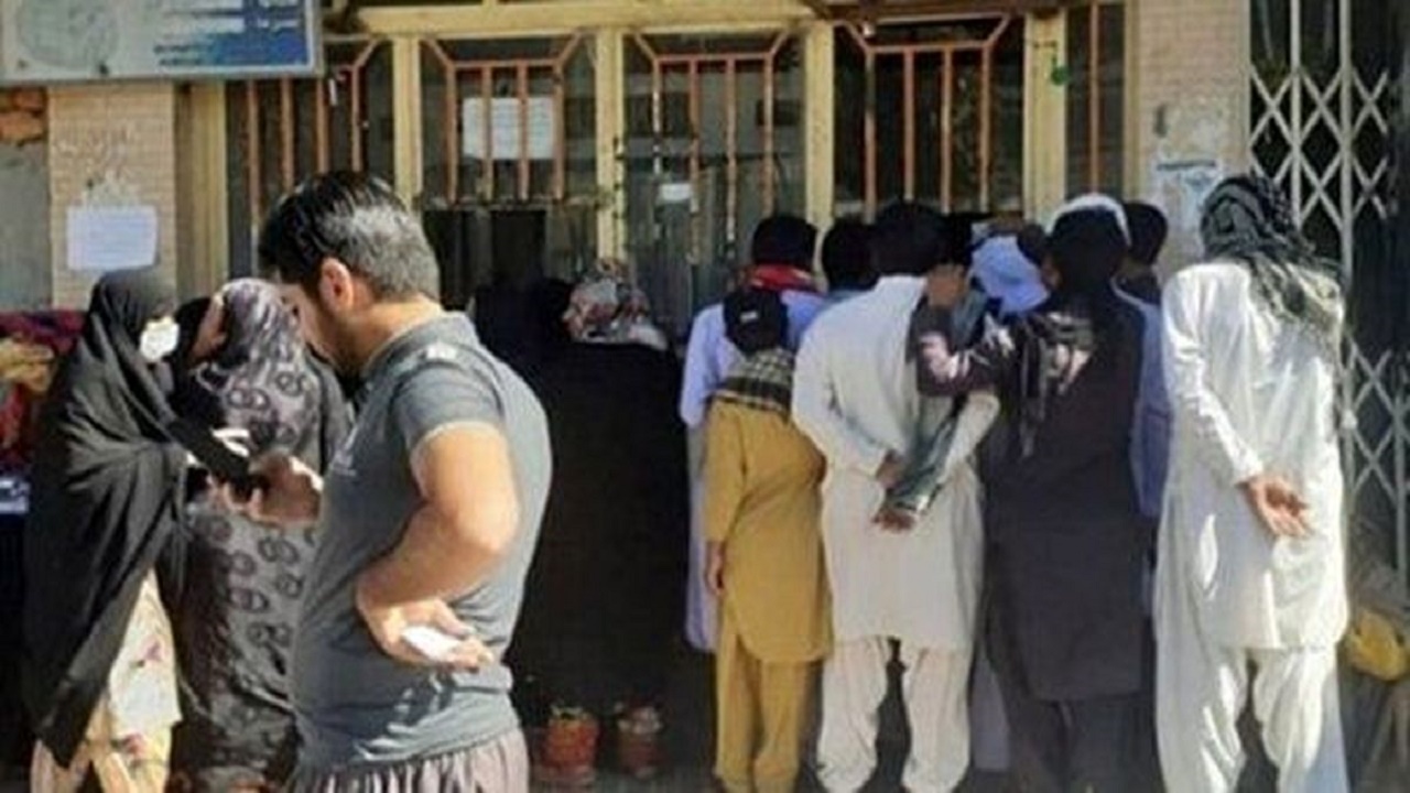 علت تشکیل صف‌های نان در سیستان و بلوچستان چه بود؟