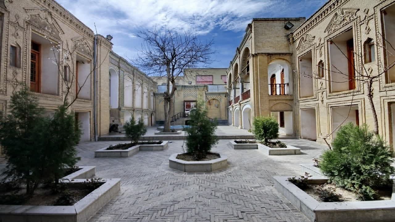خانه حسن پور مقصد گردشگرانی که به استان مرکزی می‌آیند