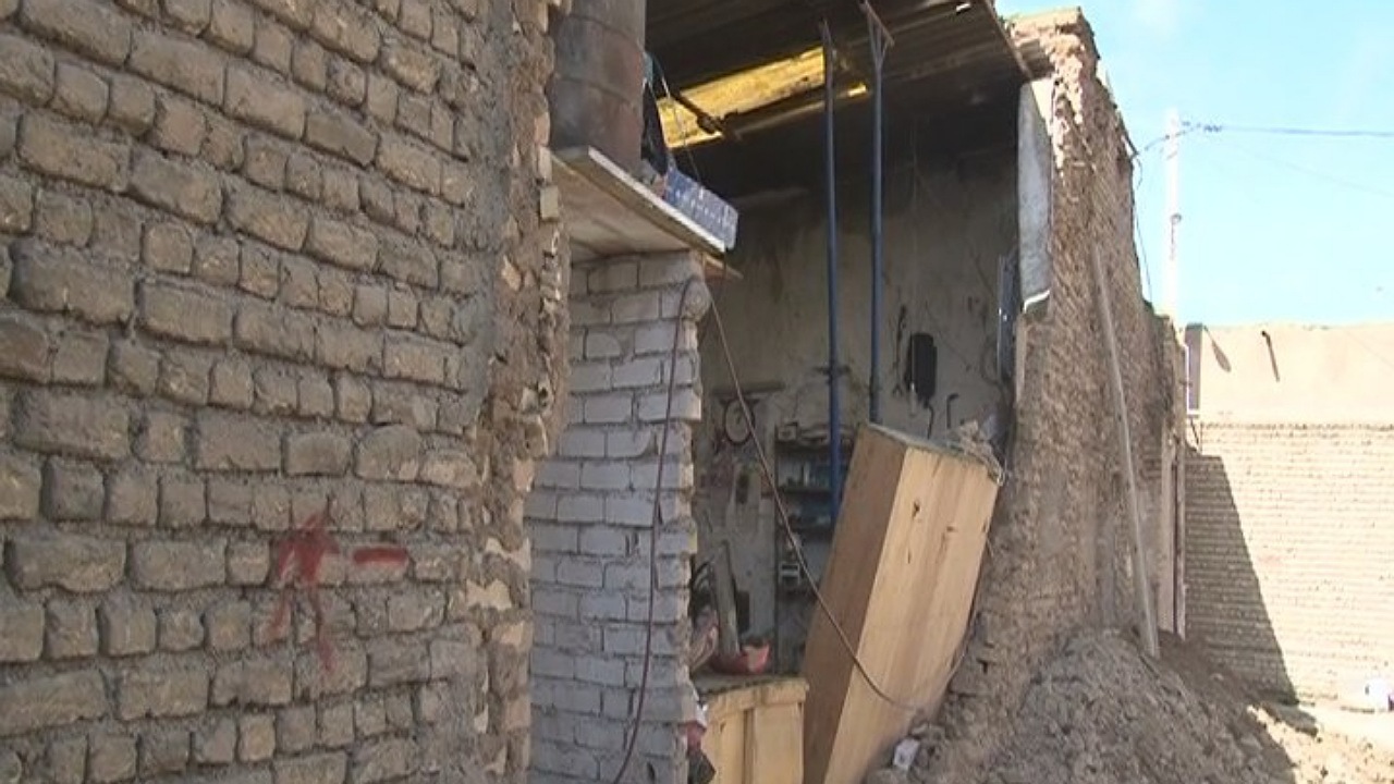 دو کشته و مصدوم بر اثر ریزش دیوار در خمینی شهر