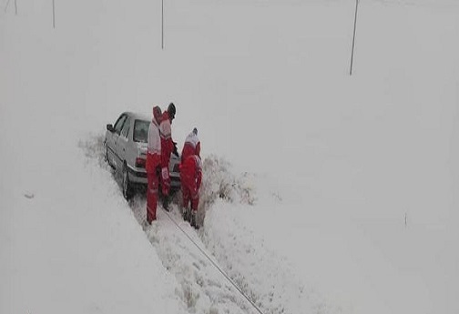 محاصره ۴۶۲ روستای الیگودرز در برف/ جدال ۱۰۰ ساعته روستا&zwnj;های صعب&zwnj;العبور با برف