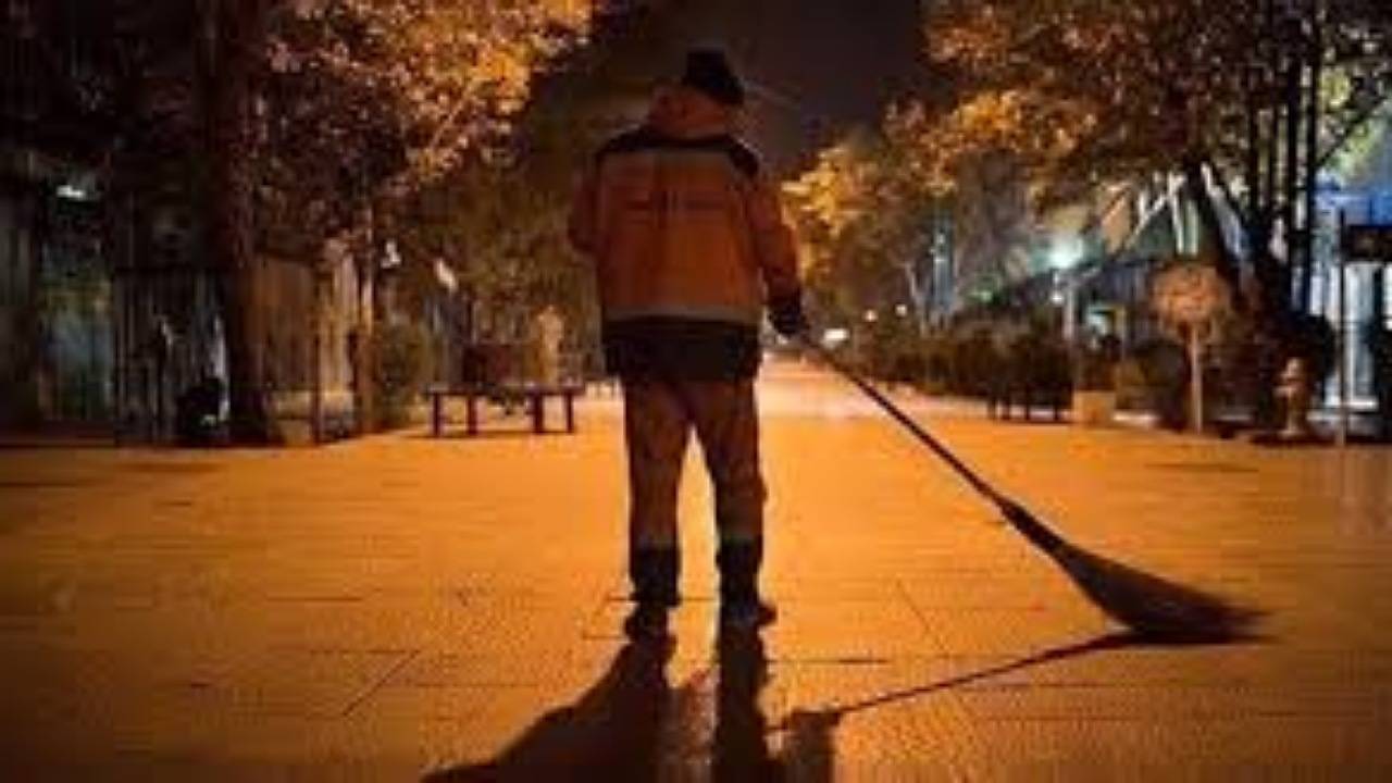 رفتگری که گوشی گرانقیمت را به صاحبش برگرداند