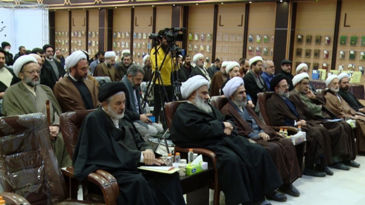 اولین نمایشگاه آثار غیر فارسی زبان برگزار شد + فیلم