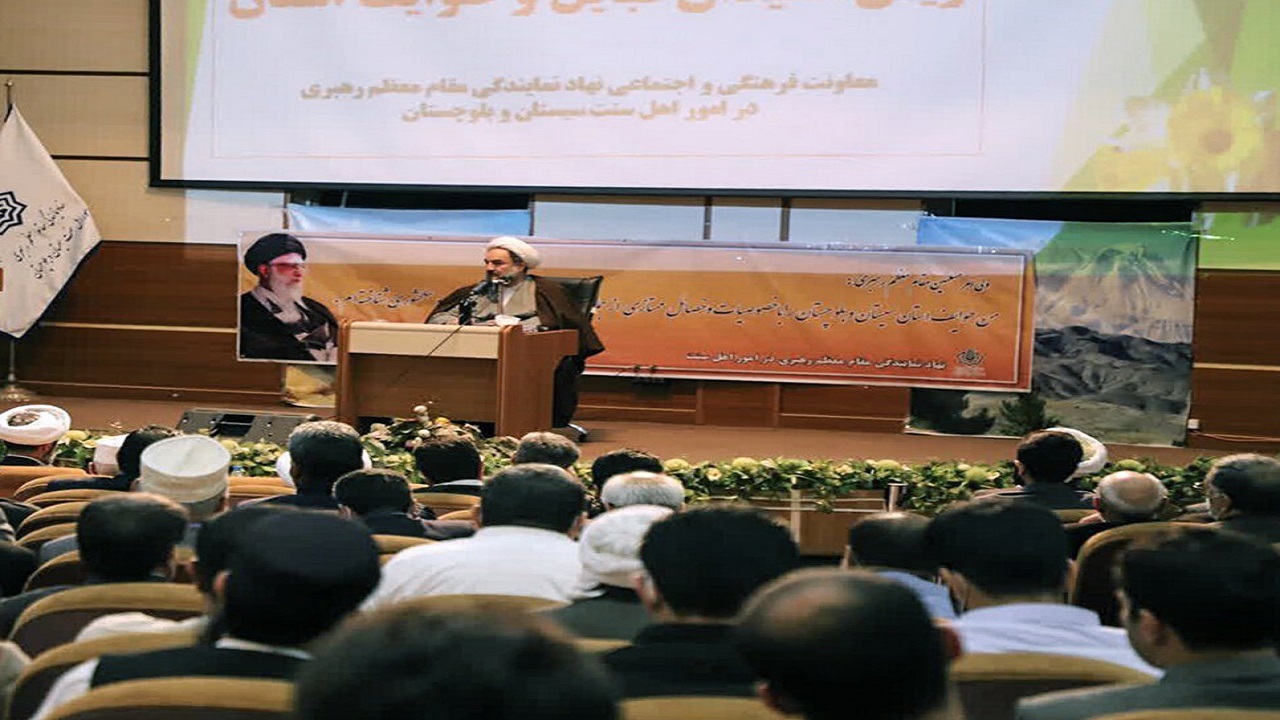 امام جمعه زاهدان: بزرگان طوایف در برابر بوق‌های استکباری واقعیت را نشان دهند