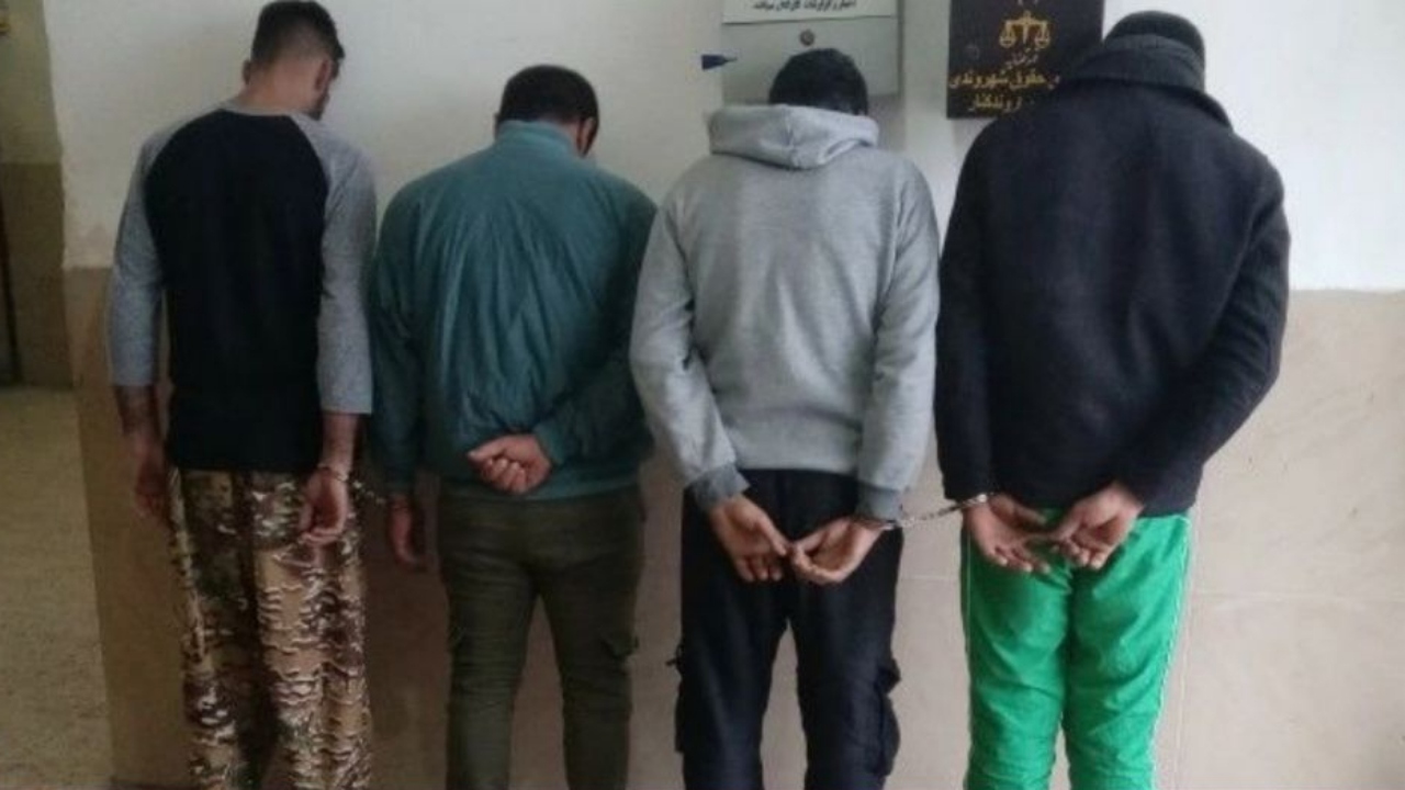 کشف بیش از ۳۰۰ بسته مواد مخدر در آبادان