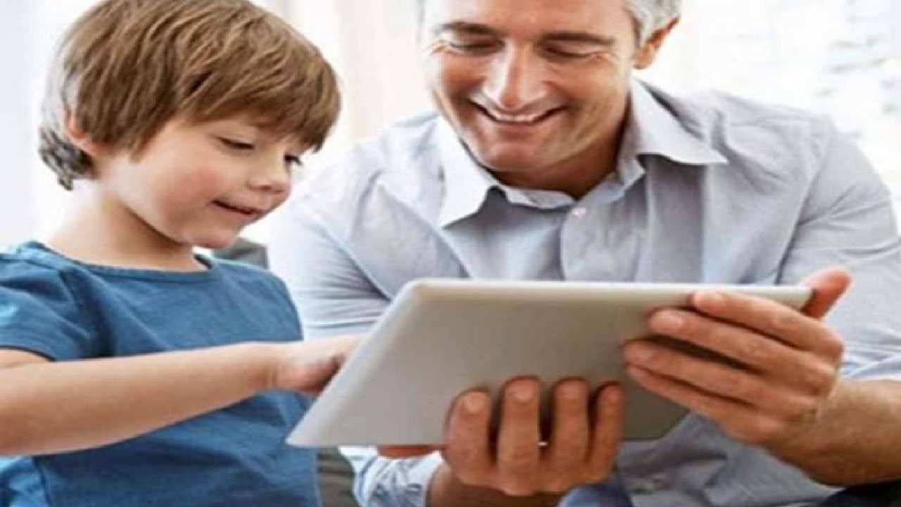 والدین چگونه می‌توانند از کودک خود در برابر محتواهای رسانه‌ای نامناسب محافظت کنند