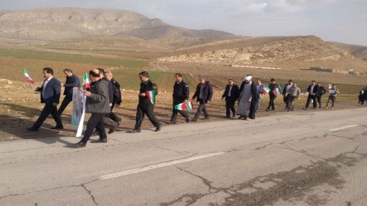 برگزاری همایش پیاده روی کارکنان ادارات شهرستان هلیلان