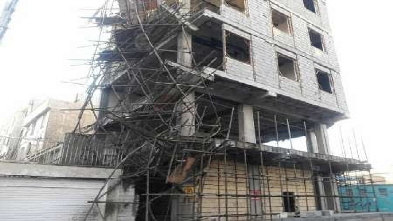 ریزش داربست‌های ساختمان ۹ طبقه در شهران