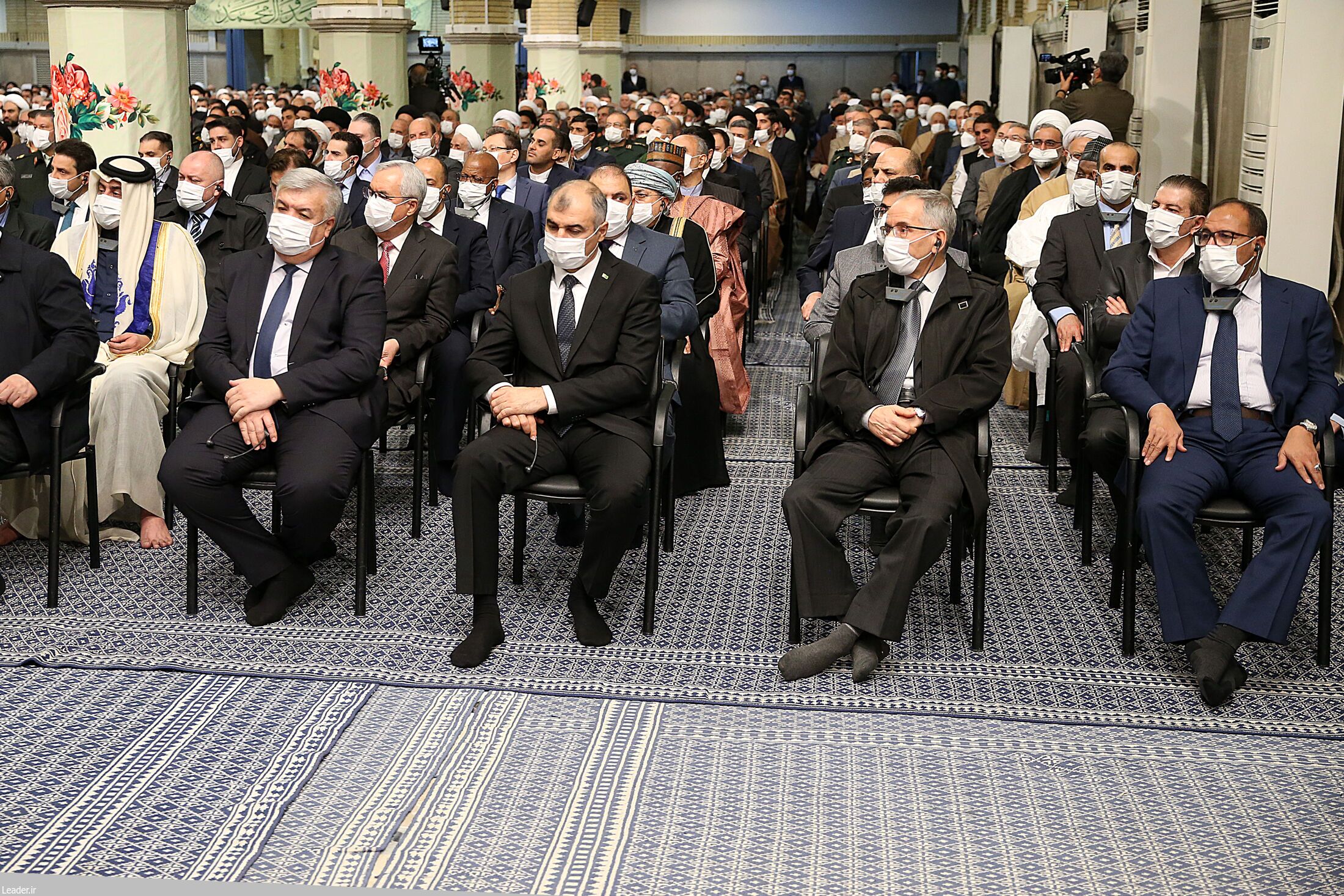 مسئولان نظام و سفیران کشورهای اسلامی با رهبر انقلاب دیدار کردند مسئولان نظام و سفیران کشورهای اسلامی با رهبر انقلاب دیدار کردند