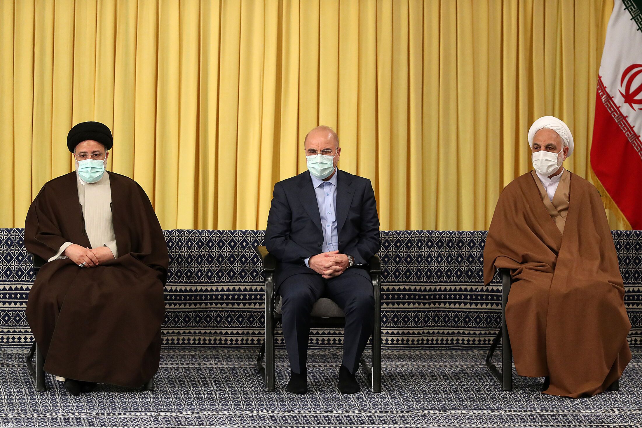 مسئولان نظام و سفیران کشورهای اسلامی با رهبر انقلاب دیدار کردند مسئولان نظام و سفیران کشورهای اسلامی با رهبر انقلاب دیدار کردند