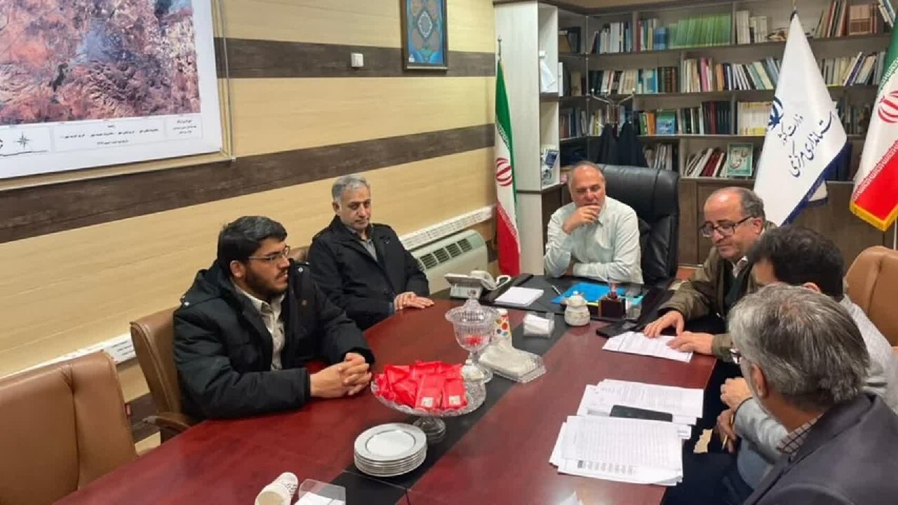 مدارس استان مرکزی تعطیل نیستند؛ دانش آموزان با ماسک سر کلاس حاضر شوند
