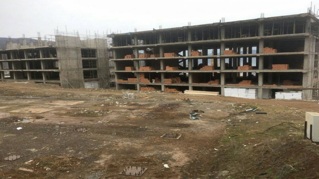 نیمه کاره رها شدن مسکن فرهنگیان در کلاردشت + تصاویر