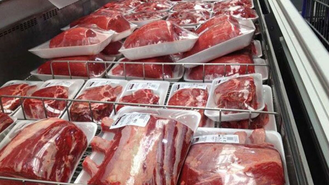 بازار اصفهان در انتظار توزیع گوشت گرم وارداتی
