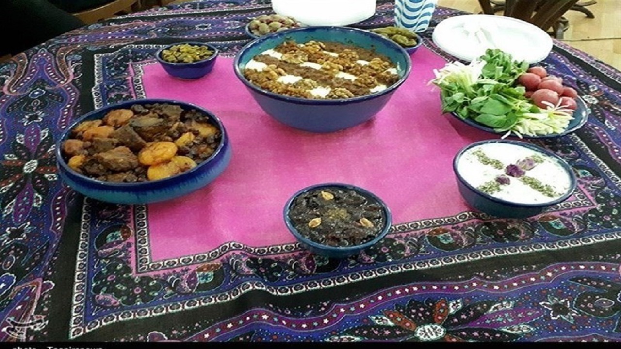 برگزاری جشنواره هنر‌های دستی و غذا‌های بومی دانش آموزان در میبد