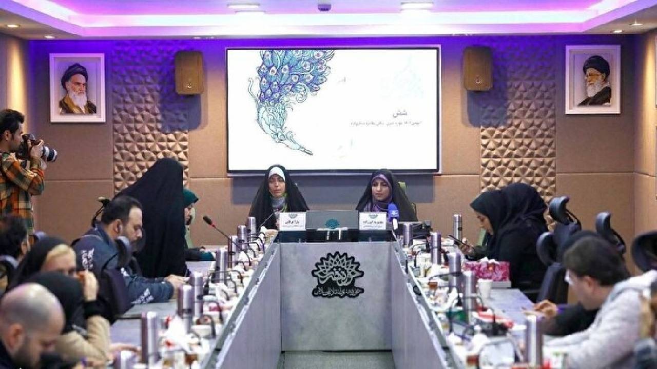 ادبیات متعهد را دنبال می‌کنیم