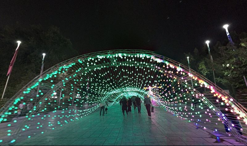 پايتخت به استقبال نوروز مى رود/ اجراى بزرگترین جشنواره در خیابان ولیعصر(عج)