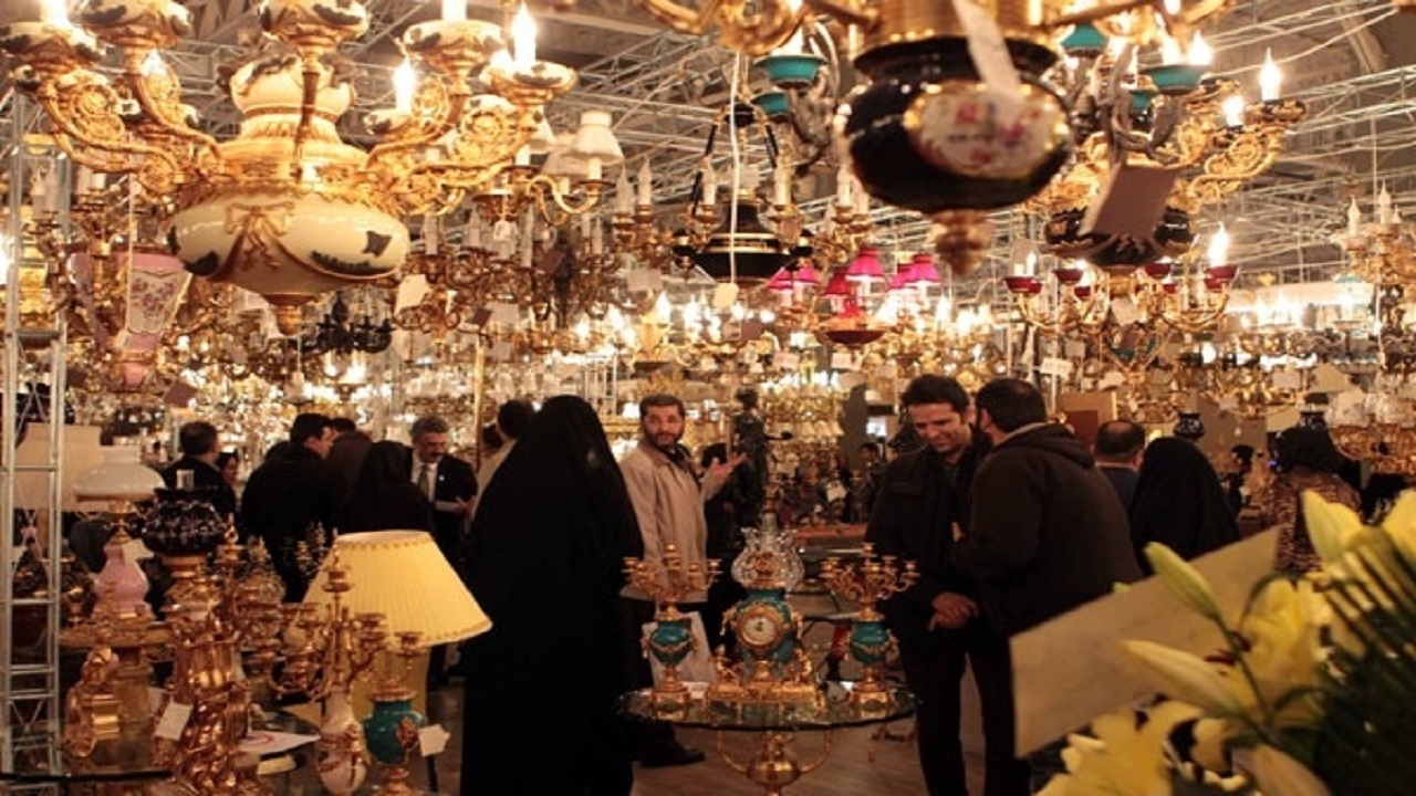 گشایش نمایشگاه لوستر و تابلوفرش دستباف در اهواز