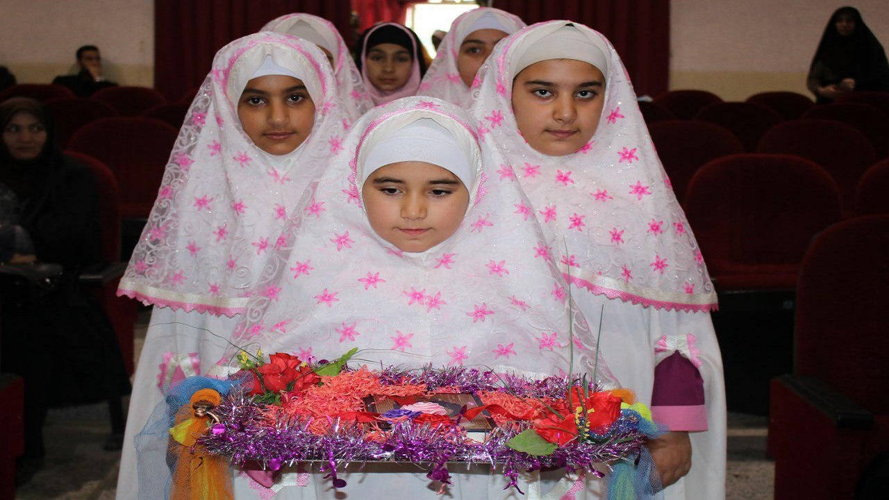 جشن عبادت و بندگی دانش آموزان دختر در یزد + فیلم