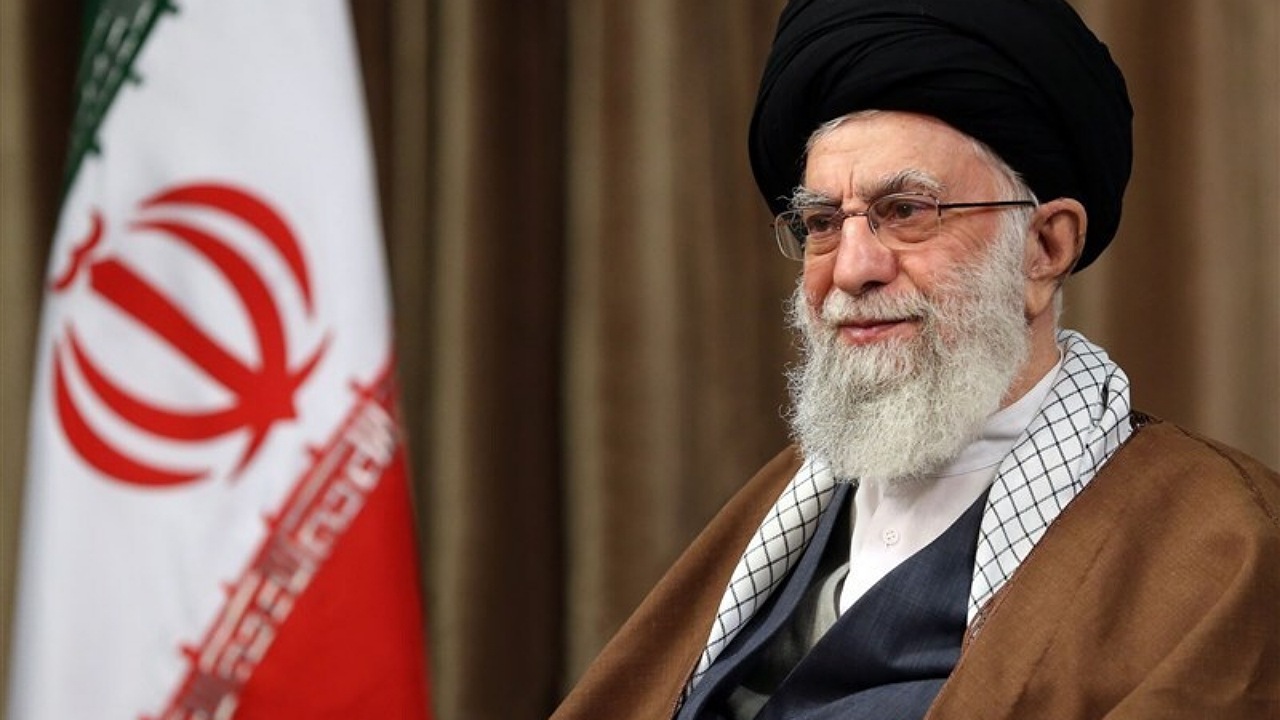 کتاب «رساله نماز و روزه» مطابق با فتاوای رهبر انقلاب منتشر شد